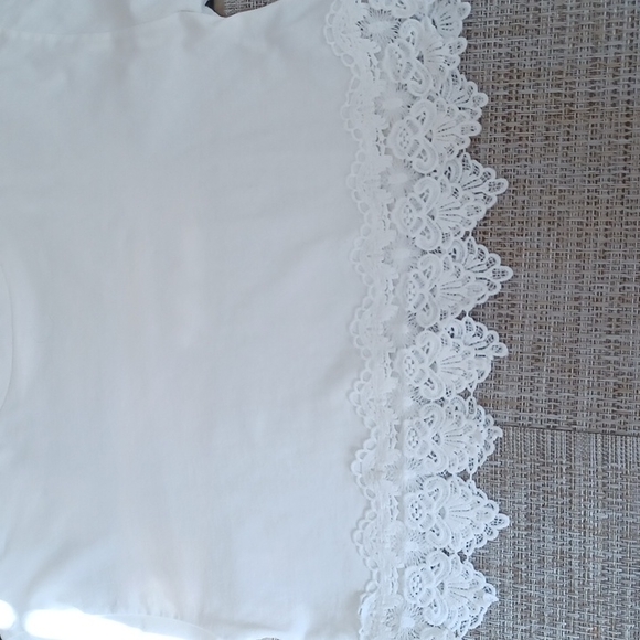 Crisp White Cropped  Top. EUC - Picture 2 of 8